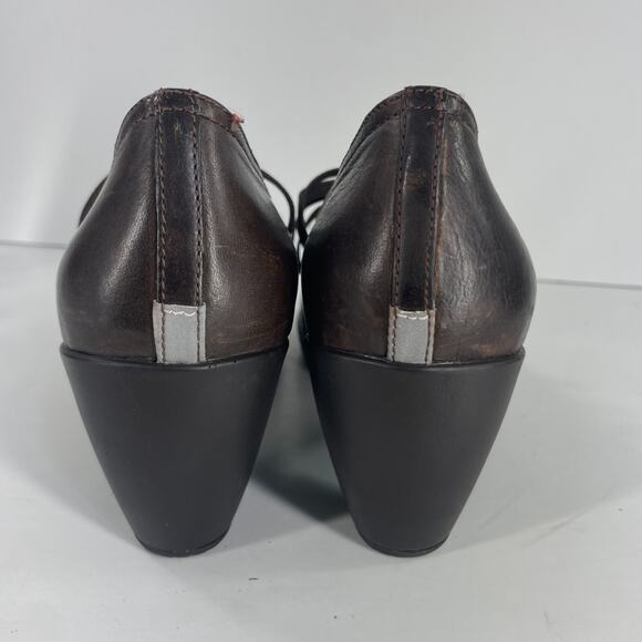 Merrell Chocolate Heels with Scarlet Interior - Picture 11 of 14